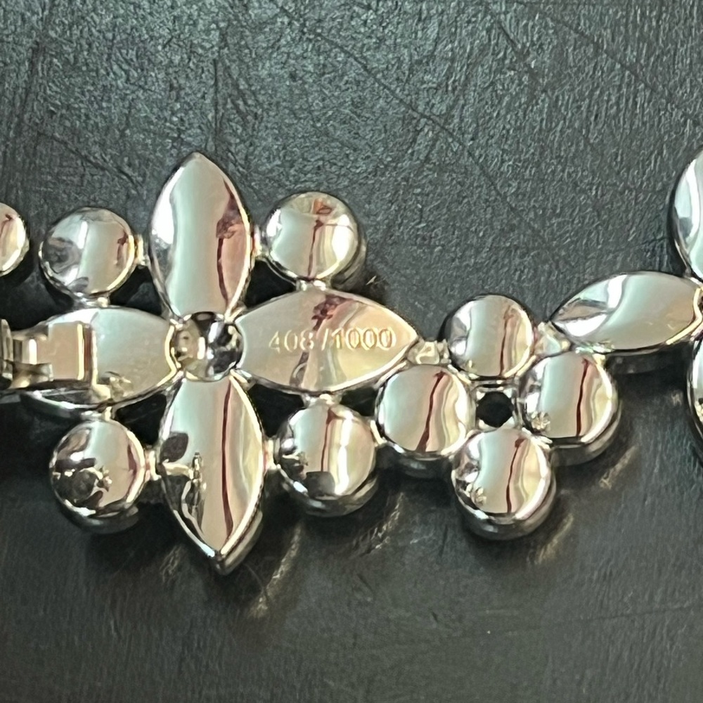 LOUIS VUITTON Swarovski Cat-Eye Fleur Sunglasses - Picture 3 of 16